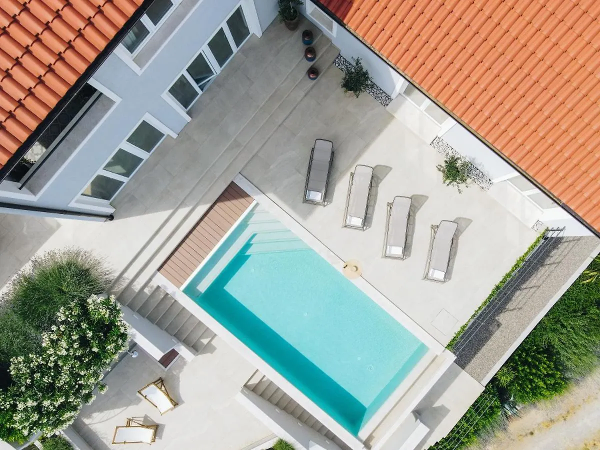 Villa Kaliterra - Your Home In Croatia! 密德维亚
